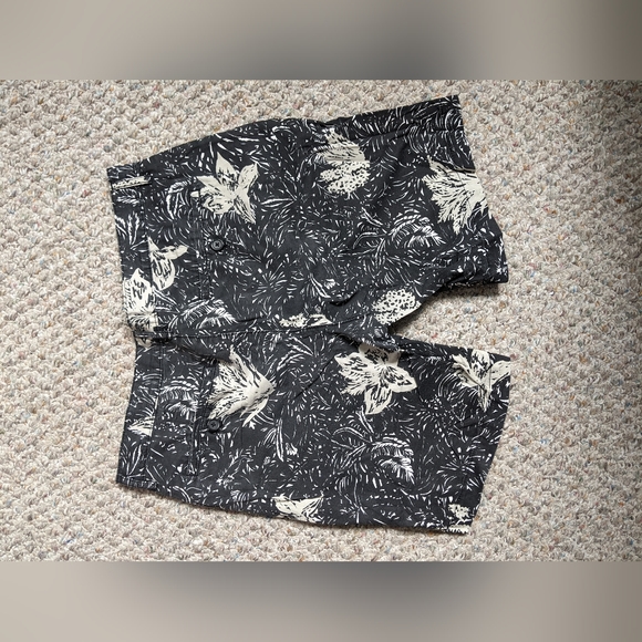 H&M tropical print shorts - Picture 3 of 3